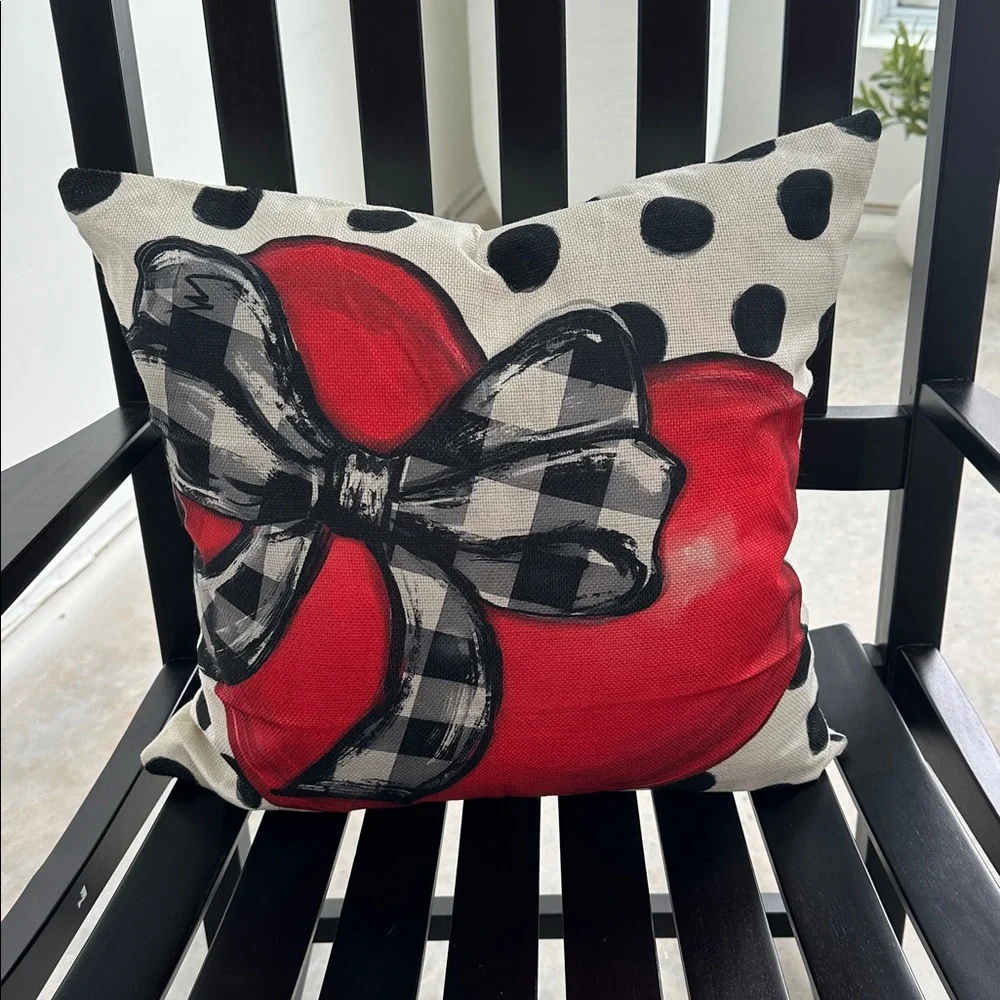 🌸NEW Valentines Red and Black Bow Holiday Pillow Case.